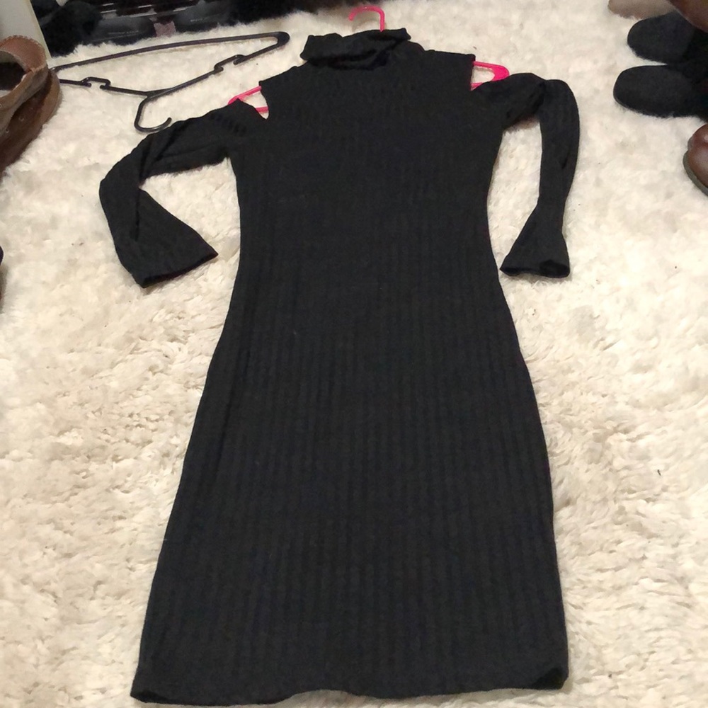 Turtle neck open shoulder dress - Picture 1 of 3
